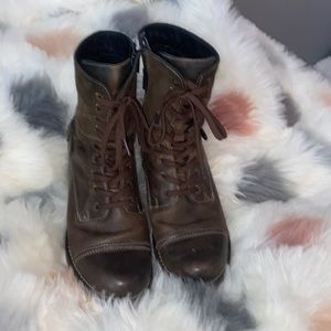 Taos Crave women’s boots. Rustic olive green